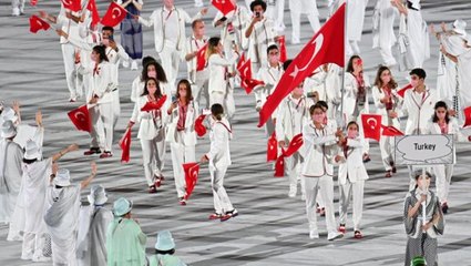 Tokyo Olimpiyatları muhteşem törenle açıldı! Bayrağımızı Merve Tuncel ile Berke Saka taşıdı