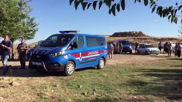 ŞANLIURFA - Atatürk Baraj Gölü'ne giren 3 kardeşten biri hayatını kaybetti, 2'si kayboldu