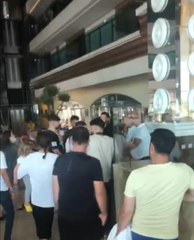 REZERVASYON YAPTIRAN TATİLCİLER İÇERİ ALINMADI, OTEL VE ACENTE SAHİPLERİ BİRBİRLERİNİ SUÇLADI