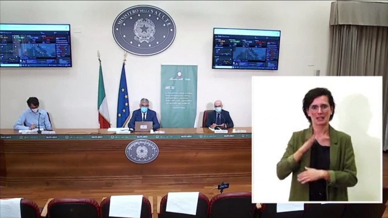 Vaccini, Rezza: "Variante Delta dominante. Doveroso per over 50 immunizzarsi"