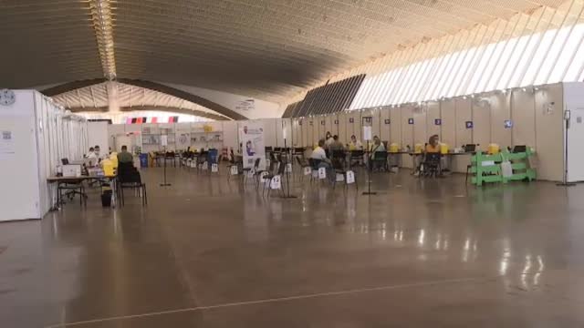 Canarias hace un llamamiento a los jóvenes mayores de 18 años para que acudan a vacunarse