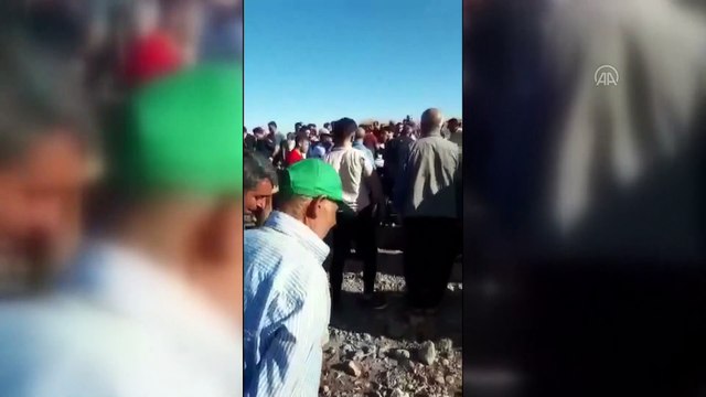 ŞANLIURFA - Atatürk Baraj Gölü'ne giren 3 kardeşten biri hayatını kaybetti, 2'si kayboldu (2)