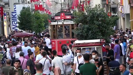 Vatandaşlar bayramın son gününde Taksim'e akın etti