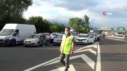 TEM'de devrilen tır kaldırıldı