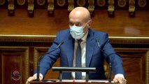 Pass sanitaire: le sénateur Claude Malhuret raille les anti-vaccin, 