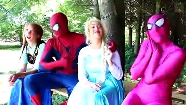 Frozen Elsa Bitten by VAMPIRE! w Spiderman Hulk Joker Pink Spidergirl Mini elsa Toys! Superhero Fun