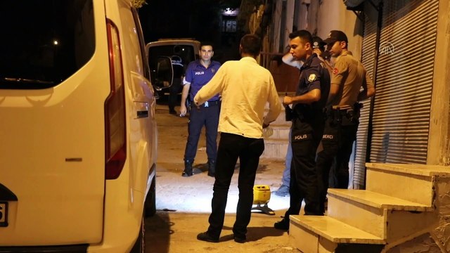 GAZİANTEP - Husumetli iki aile arasındaki silahlı kavgada mahalle sakini yaralandı