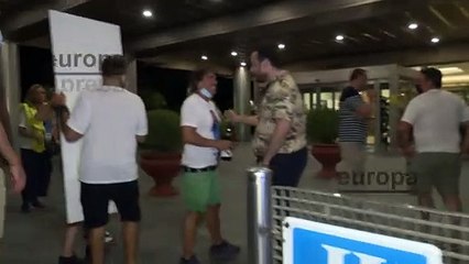 Antonio David y familia celebran el gane de Olga Moreno