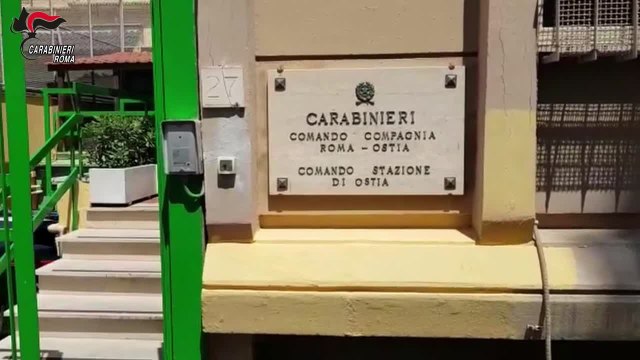 Ostia, sgominata la banda che spacciava cocaina e crack nelle case popolari