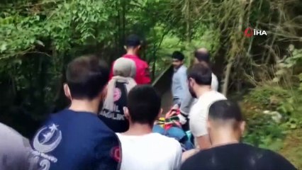 Kanyonda ayağı kırılan kadını 1 kilometre taşıdılar