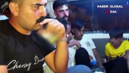 Adana'da polisin durdurduğu iki kişilik araçtan 19 kişi çıktı!