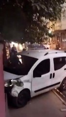 Batman'da hızını alamayan otomobil evin duvarına çarptı
