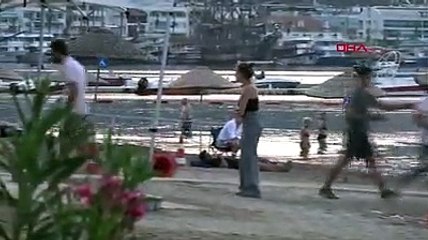 Marmaris'te halk plajında bir kadın ve bir erkek birbirine girdi!