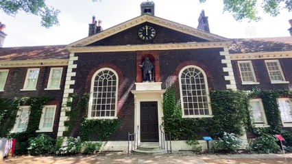 Londra’nın Hoxton bölgesinde halk 17. yüzyıl İngiliz köle tacirinin heykelinin yıkılmasını istiyor