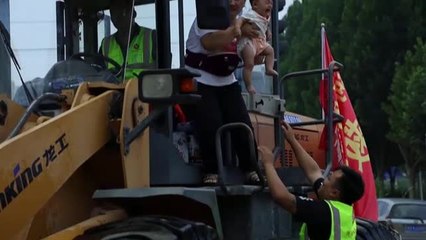 Las muertes por las inundaciones en China aumentan a 56