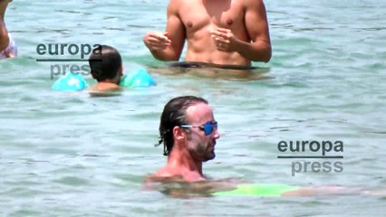 Álvaro Muñoz Escassi disfruta de las aguas de Ibiza