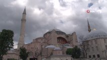 Ayasofya Camii'ne ibadete açılmasının yıl dönümünde ziyaretçi akını