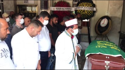 İZMİR - Seyir halindeyken yanan kamyonette ölen 6 yaşındaki çocuk toprağa verildi