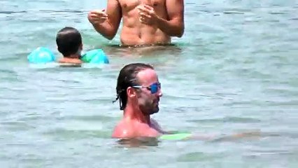 Álvaro Muñoz Escassi se refugia en Ibiza de los rumores de relación con María José Suárez