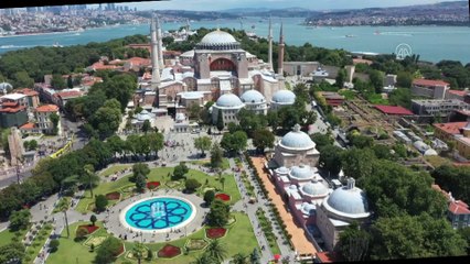 Tải video: İSTANBUL - Yeniden ibadete açılmasının birinci yılında Ayasofya-i Kebir Cami-i Şerifi'nde ziyaretçi yoğunluğu