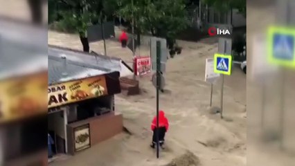 - Soçi'yi sel ve fırtına vurdu: hortum anları kamerada- Halk siren sesleriyle uyarıldı