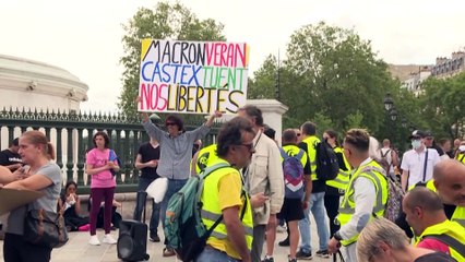 Протесты против "санитарного пропуска"