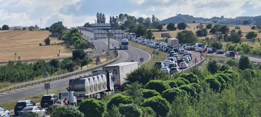 21 ilin kesiştiği Kemikli Rampaları'nda kilometrelerce dönüş kuyruğu devam ediyor