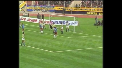 Скачать видео: Fenerbahçe 4-1 Trabzonspor 26.10.1991 - 1991-1992 Turkish 1st League Matchday 8 + Post-Match Comments (Ver. 2)