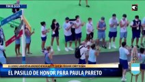 El pasillo de honor para Paula Pareto