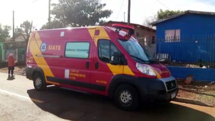 Video herunterladen: Idoso é socorrido pelo Siate após sofrer queda dentro de casa no Bairro Cascavel Velho