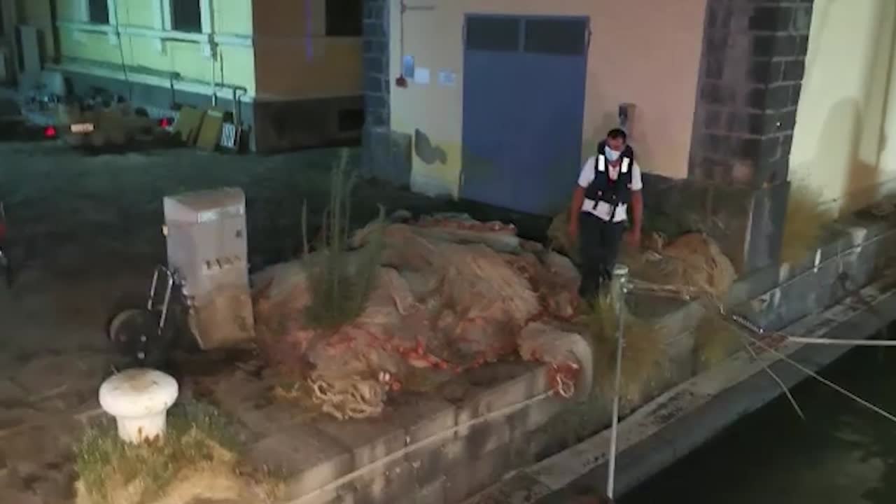 Incendi in Sicilia, 150 persone evacuate da Catania via mare