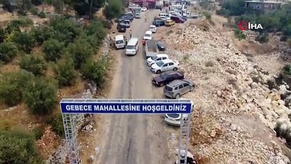 İki işçinin hayatını kaybettiği mahallede yangın söndürme çalışmaları devam ediyor