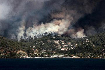Marmaris'teki yangın Hisarönü Körfezi'ni tehdit ediyor