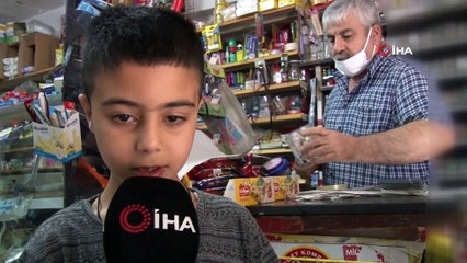 25 yıllık bakkal ‘askıda bozuk para’ kampanyasıyla çocukları sevindiriyor