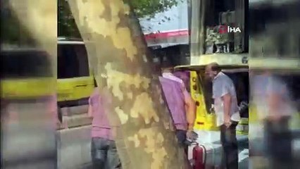 Ataşehir'de 15 yolcusu olan Özel Halk Otobüsünün motorunun yandığı anlar kamerada