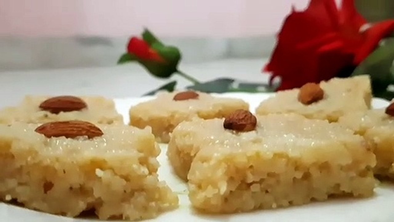 हलवाई की तरह दानेदार मलाई बर्फी बनाने का तरीका I Halwai style Malai Burfi I Malai Burfi I Danedar malai Burfi by Safina Kitchen