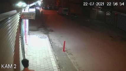 Caddede rastgele ateş açan 2 şüphelinin yakalanması için çalışma başlatıldı