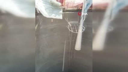 Bariyerleri aşan otomobil metro inşaatına düştü: 1 ölü, 1 yaralı