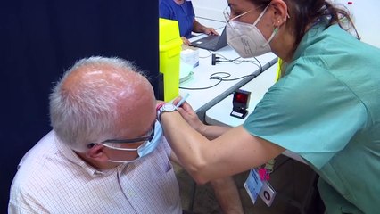 Больше половины испанцев прошли полную вакцинацию от COVID-19