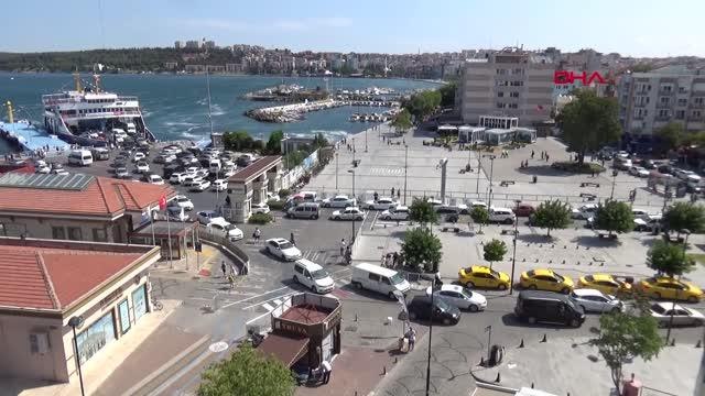 ÇANAKKALE Feribot iskelesinde tatilcilerin dönüş yoğunluğu başladı
