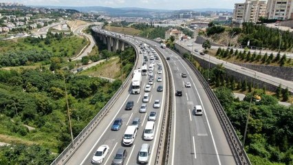 Bayram dönüşü zincirleme kaza TEM'i kilitledi