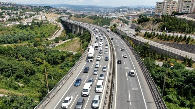 Bayram dönüşü zincirleme kaza TEM'i kilitledi