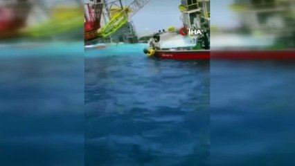 - Çin'de 67 kişiyi taşıyan deniz platformu yan yattı- Platformdakiler suya düştü, 4 kişi kayıp