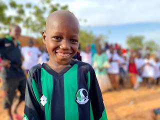 Sakaryaspor forması, Nijerli miniklerin yüzünü güldürdü