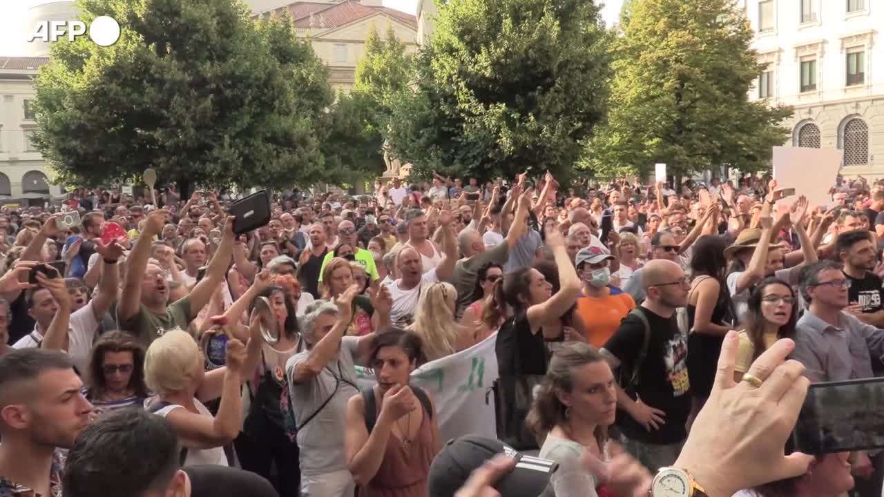 "No al green pass", in migliaia contro l'obbligo
