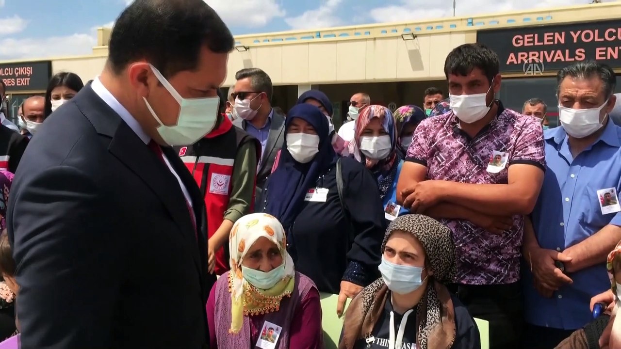 AMASYA - Fırat Kalkanı Harekatı bölgesinde şehit olan Er Arslan'ın cenazesi Merzifon Havalimanı'nda törenle karşılandı