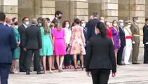 La reina Letizia sucumbe al estampado floral en su visita a Santiago de Compostela con guiño a la princesa Leonor. GTRES