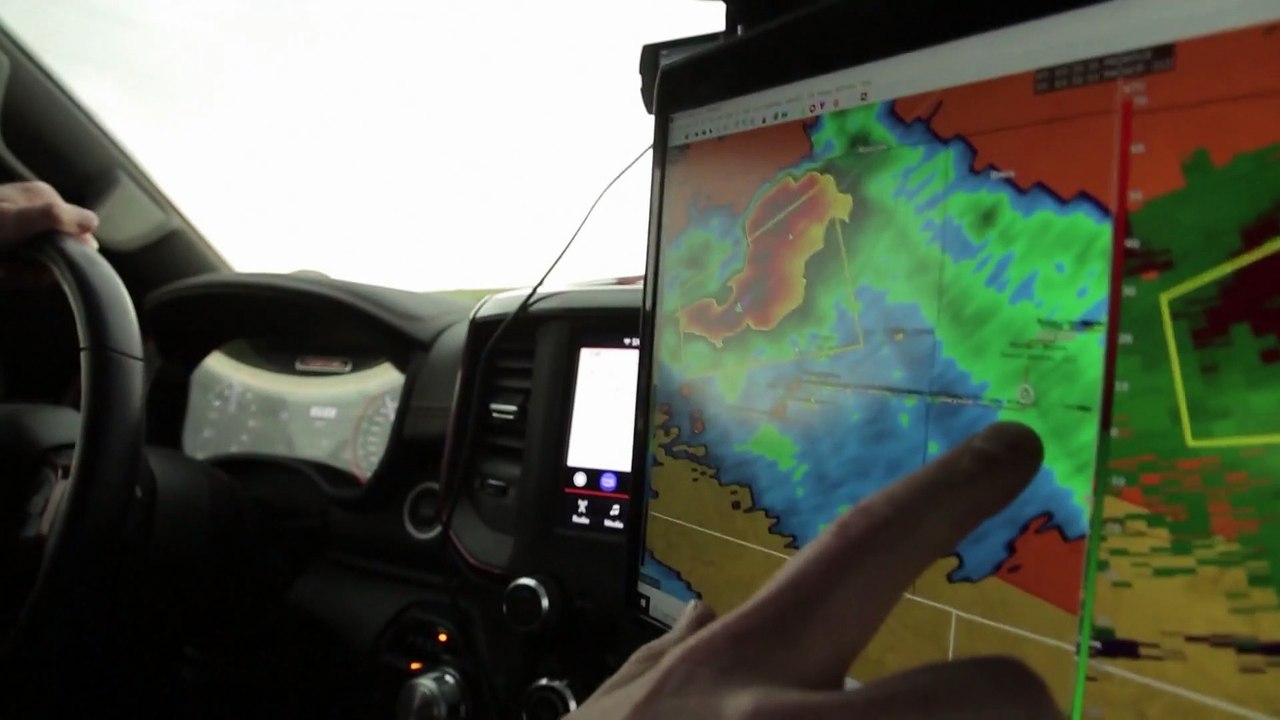 Etats-Unis : aux côtés des chasseurs de tornades