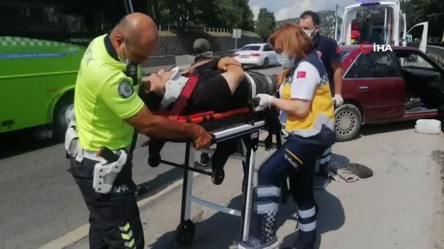 Direksiyon hakimiyetini kaybetti demir bariyerlere çarptı