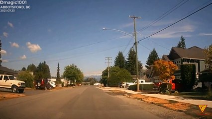 Bad Driving Truck Runs Red Light 2021.07.23 — ABBOTSFORD, BC